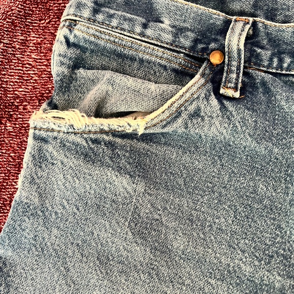 Gently used men’s Wrangler jeans - Picture 9 of 9